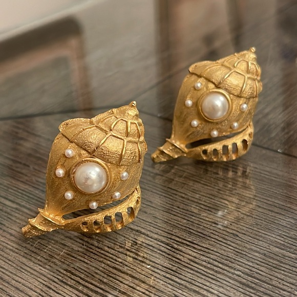 Vintage Seashell Conch Shell Gold-tone Faux Pearl Clip Earrings - Picture 3 of 16